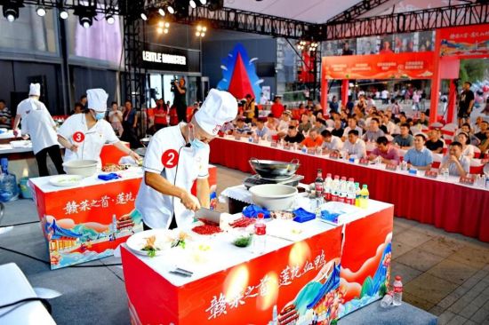  “莲花血鸭名厨”烹饪擂台赛总决赛现场。