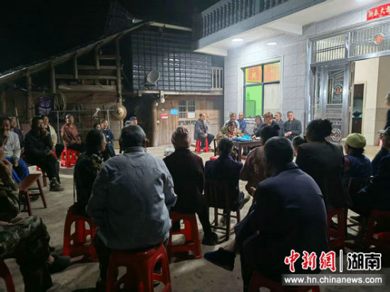 院落会现场。 院落会现场。