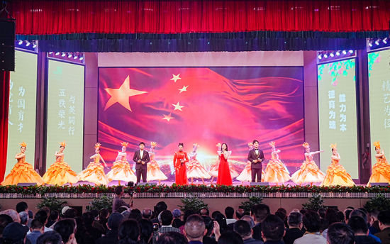 庆典现场。郑涛 摄 庆典现场。郑涛 摄