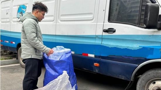 汇总回收的塑膜。邹宇涵 摄 汇总回收的塑膜。邹宇涵 摄