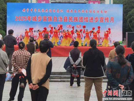 民族团结进步宣传月活动现场。 民族团结进步宣传月活动现场。