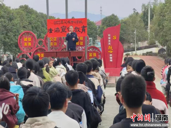 花桥中心学校法治宣传教育现场。 花桥中心学校法治宣传教育现场。