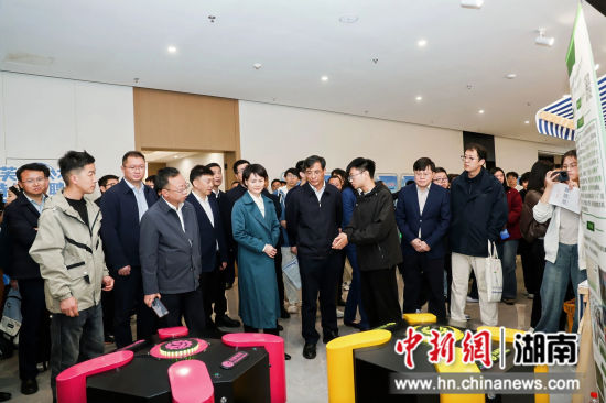 芙蓉区深化“人才链—产业链”融合、构建区域性人才高地。 芙蓉区深化“人才链—产业链”融合、构建区域性人才高地。