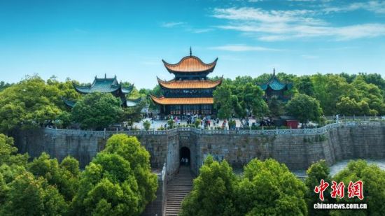 千古名楼岳阳楼。 唐哲 摄 千古名楼岳阳楼。 唐哲 摄