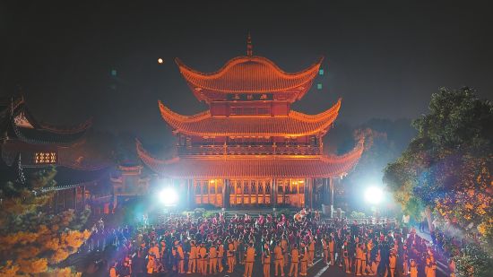 图为“岳阳楼日”纪念活动现场。岳阳日报全媒体记者彭正阳摄 图为“岳阳楼日”纪念活动现场。岳阳日报全媒体记者彭正阳摄