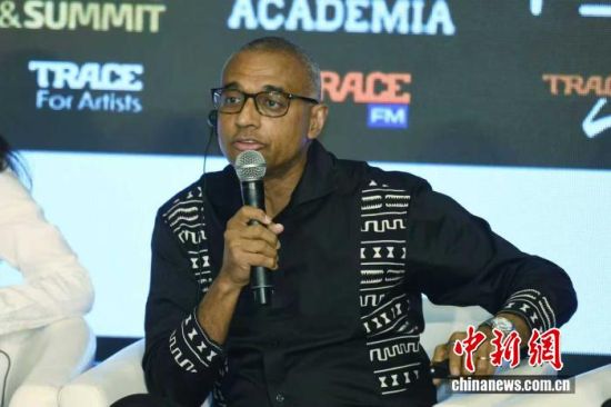 11ÔÂ3ÈÕ£¬µÚÆß½ìÖз¨ÎÄ»¯ÂÛ̳ƽÐÐÂÛ̳¡¶È˹¤ÖÇÄÜÓëÎÄ»¯´´Ð¡·ÔÚ³¤É³¾ÙÐС£Í¼Îª·¨¹úTrace¼¯ÍÅÁªºÏ´´Ê¼ÈË¡¢¶Ê³¤¼æÊ×ϯִÐйٰÂÀûάҮ¡¤ÀÍл(Olivier Laouchez)ÔÚÆ½ÐÐÂÛ̳ÉÏ·¢ÑÔ¡£(ÖÐÐÂÉç Ñ·å Éã) 11ÔÂ3ÈÕ£¬µÚÆß½ìÖз¨ÎÄ»¯ÂÛ̳ƽÐÐÂÛ̳¡¶È˹¤ÖÇÄÜÓëÎÄ»¯´´Ð¡·ÔÚ³¤É³¾ÙÐС£Í¼Îª·¨¹úTrace¼¯ÍÅÁªºÏ´´Ê¼ÈË¡¢¶Ê³¤¼æÊ×ϯִÐйٰÂÀûάҮ¡¤ÀÍл(Olivier Laouchez)ÔÚÆ½ÐÐÂÛ̳ÉÏ·¢ÑÔ¡£(ÖÐÐÂÉç Ñ·å Éã)