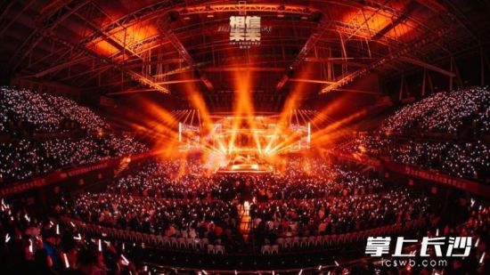 Ñݳª»áÏÖ³¡¡£ ¾ùΪÖ÷°ì·½¹©Í¼ Ñݳª»áÏÖ³¡¡£ ¾ùΪÖ÷°ì·½¹©Í¼