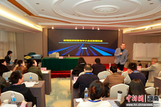 ѧԱ���ڲμ���ѵ�����췽��ͼ