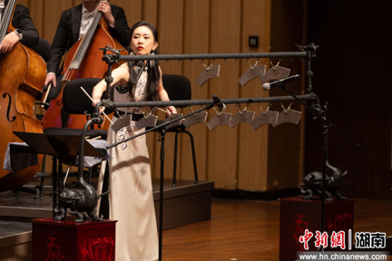 全球首套天外陨石打造的乐器——“万籁寂”。 全球首套天外陨石打造的乐器——“万籁寂”。