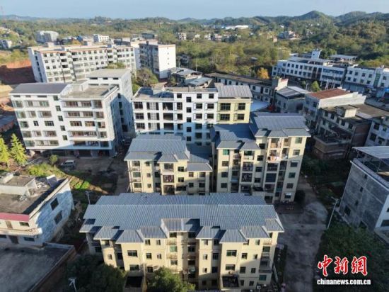 油市社区易地扶贫搬迁安置点鸟瞰图。代益香 摄 油市社区易地扶贫搬迁安置点鸟瞰图。代益香 摄