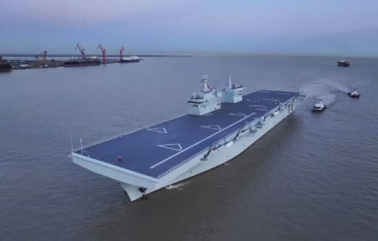 076型四川舰。图/央视新闻 张良 摄 076型四川舰。图/央视新闻 张良 摄