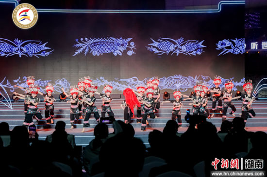 2025年湖南省“欢乐潇湘”群众文化活动优秀群众文艺作品展演现场。 2025年湖南省“欢乐潇湘”群众文化活动优秀群众文艺作品展演现场。