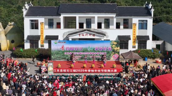 һ��һ�ȵ����ַ��ս��ڴ�ʯ������´�¡�ؾٰ졣���� ��