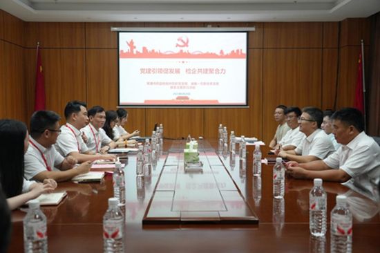 湖南省常德市药品检验检测所与企业开展检企联建活动现场。 湖南省常德市药品检验检测所与企业开展检企联建活动现场。