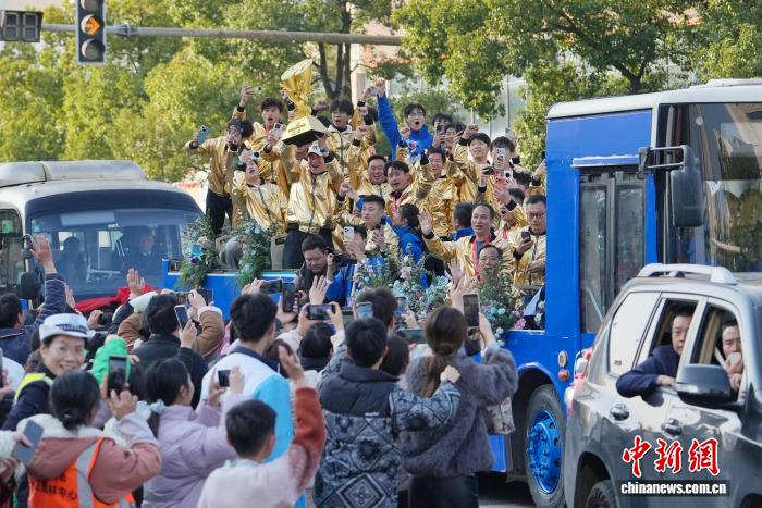 ���泬���ھ����ݶӿ��� ���������ͷӭ��