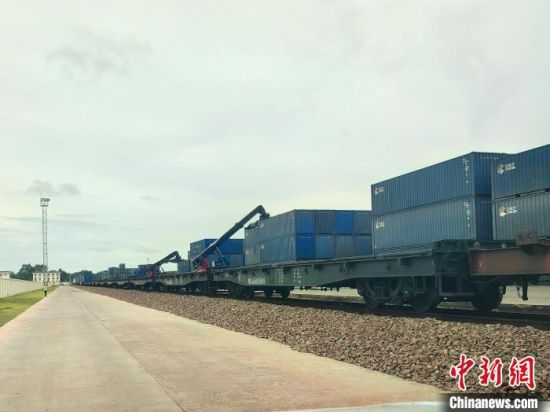 “湘滇・澜湄线”国际货运接续班列双向常态化运行