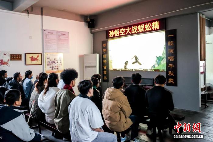 ����ѧ���߽���ɳ���۹��� ����ʽ�����й���ɫ����