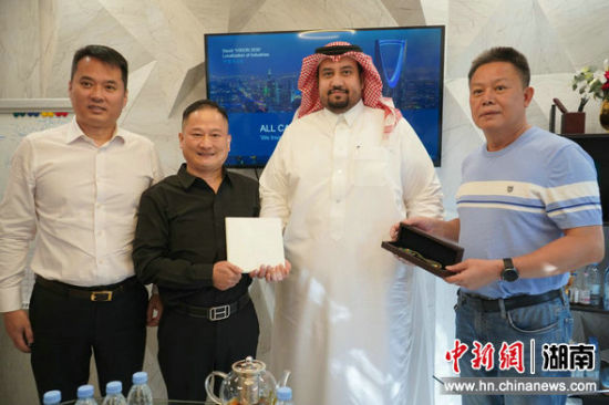 2024年11月，沙特客商與新萬潤環(huán)保達成共拓中東市場的合作協(xié)議。 受訪者供圖