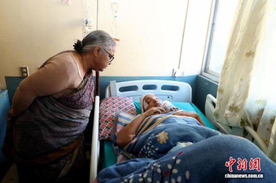 11��18�գ��Ჴ����ʱ��������������(��)����λ�ڼӵ��������Ჴ�����ﲼ�Ĵ�ѧ��ѧҽԺ̽��ʾ���������ߡ����Ჴ����ʱ���������칫�� ��ͼ