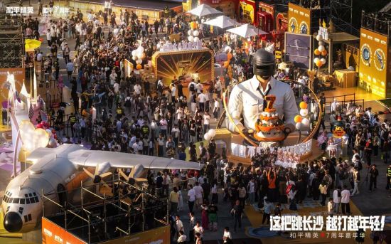 (4��25�գ�����ƽ��Ӣ����������껪��ڳ�ɳ���������췽��ͼ)