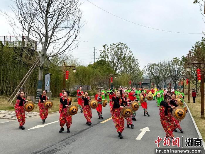 �����з���ƺ�Ŵ���ʨ������Ԫ��