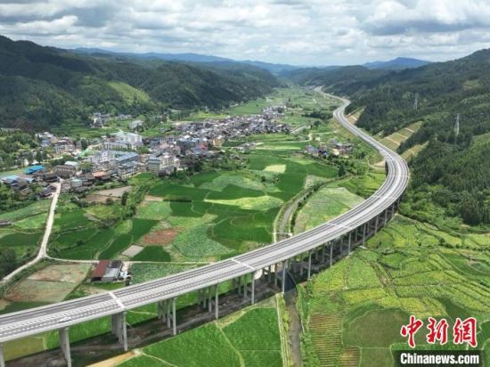 靖黎高速正式通车 湘黔桂区域性高速公路走廊形成