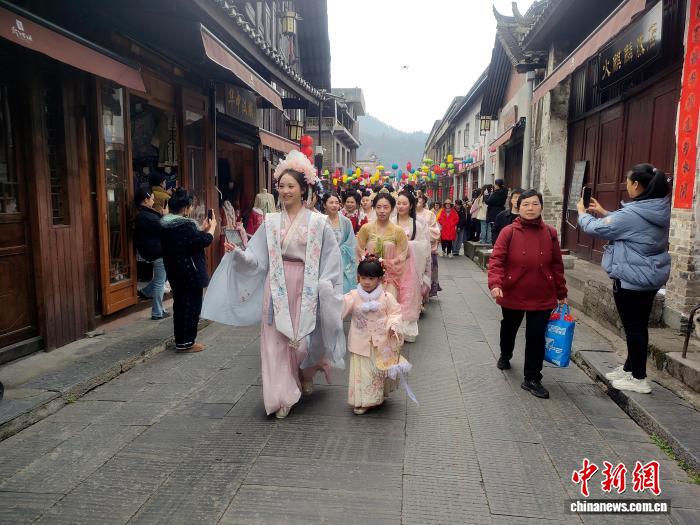 ��ͳ������ǧ��ų� ���Ϻ齭�����ݴ���ʢ��